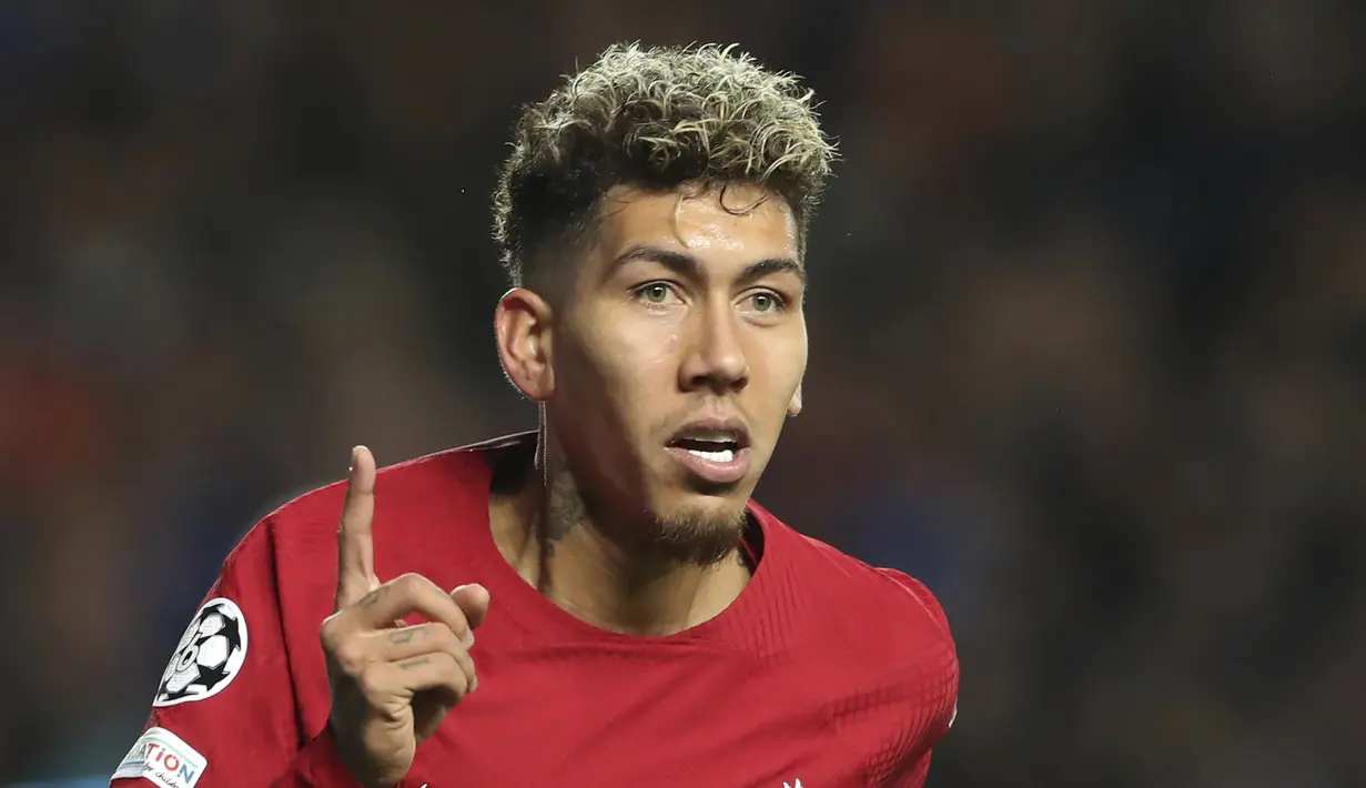 Penyerang Liverpool, Roberto Firmino berselebrasi setelah mencetak gol ke gawang Rangers selama pertandingan lanjutan Grup A Liga Champions di stadion Ibrox di Glasgow, Skotlandia, Kamis, 13 Oktober 2022. Firmino mencetak dua gol dan mengantar Liverpool menang telak atas Rangers 7-1. (AP Photo/Scott Heppell)