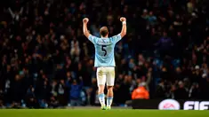 Manchester City berhasil menutup pertandingan dengan skor akhir 2 - 1 pada pertandingan sepak bola Liga Inggris antara Manchester City vs Liverpool di Etihad Stadium, Manchester (27/12/13). (AFP/Paul Ellis)