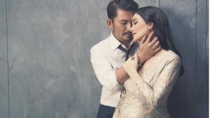 [Bintang] Rio Dewanto dan Atiqah Hasiholan