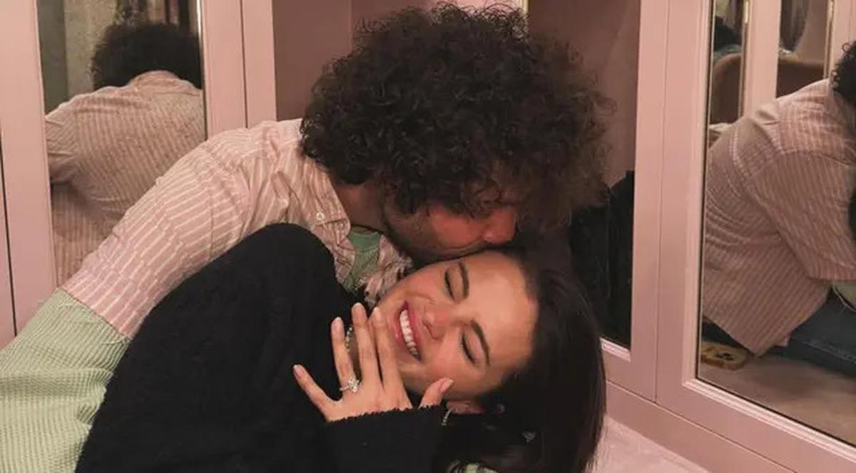 Dilamar Benny Blanco, Selena Gomez Diberi Cincin Berlian Seharga Rp3,1 Miliar