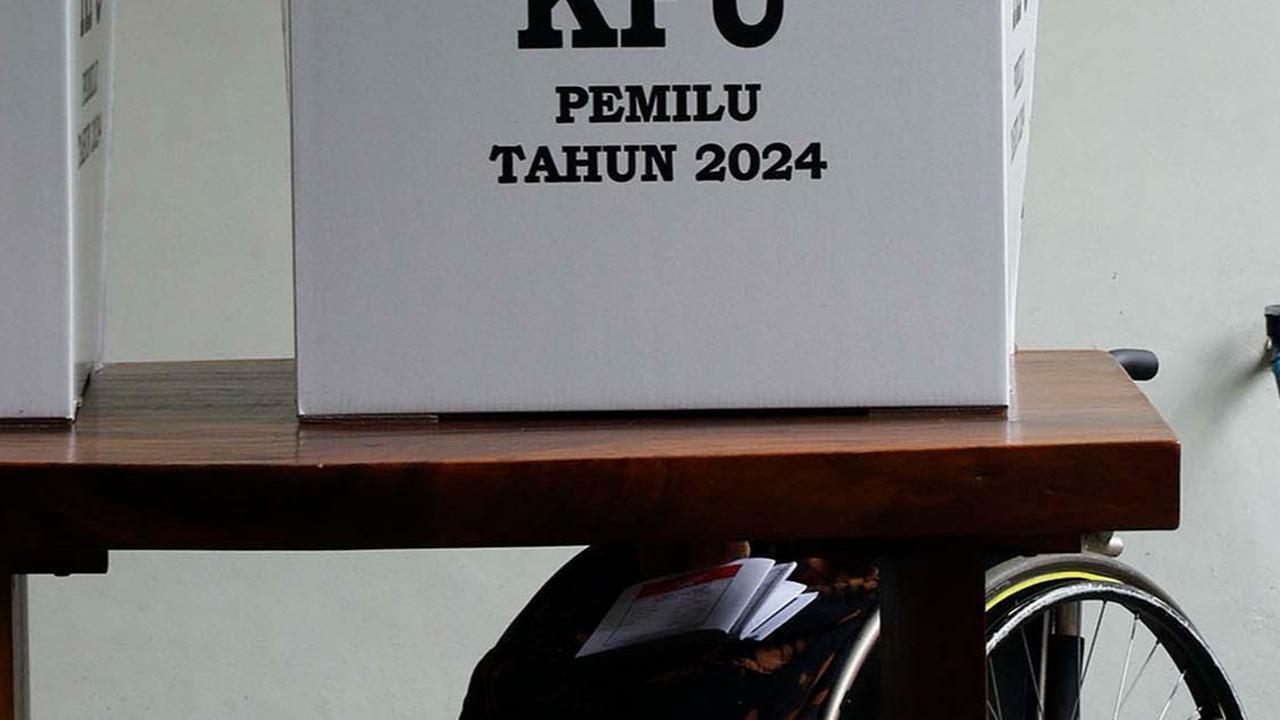 Namun, ada juga yang datang dengan memakai kaki palsu atau kaki prostetik serta sepeda motor khusus roda tiga. Foto: Merdeka.com / Nanda F. Ibrahim