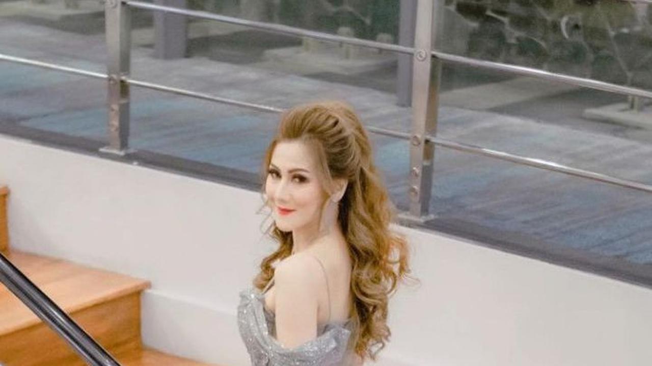 Penampilannya seperti Barbie Hidup