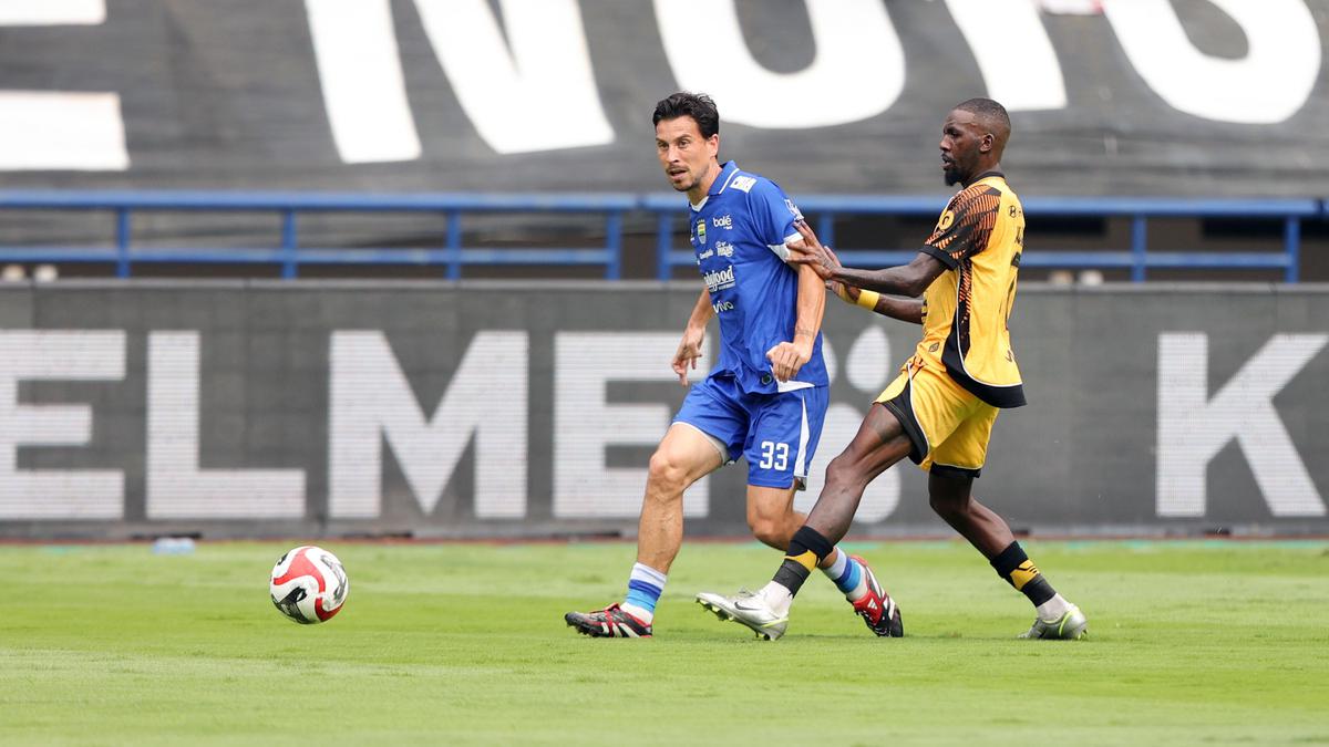 Persib vs Persija Sisakan Noda: Thom Haye dan Allano Lima Jadi Korban Serangan di Medsos