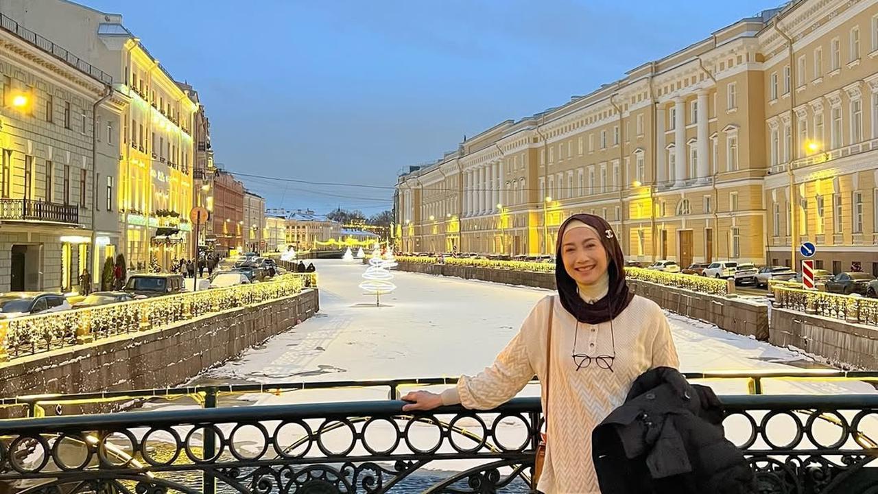 Gaya Hijab Desy Ratnasari di Berbagai Momen, Cantik dan Stylish