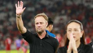 Pelatih Thailand, Alexandre Polking setelah berakhirnya laga matchday ketiga Grup A Piala AFF 2022 menghadapi Indonesia di Stadion Utama Gelora Bung Karno, Senayan, Jakarta, Kamis (29/12/2022) sore WIB. (Bola.com/M Iqbal Ichsan)