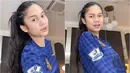 Perempuan berusia 20 tahun ini tampak menawan saat mengenakan jersey MU warna biru. Aura cantiknya Azizah Salsha ini bikin warganet terpesona. Banyak fans MU senyum lebar melihat Azizah saat pakain jersey Setan Merah. (Liputan6.com/TikTok/azizahsalshaa)