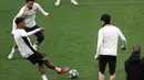 Di laga tandang, Les Parisiens mencatat 16 kemenangan beruntun di semua kompetisi. (FRANCK FIFE/AFP)