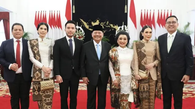 Otto Hasibuan tampil gagah dalam pelantikannya, ditemani keluarga besar (Instagram/@pettyhasibuan)
