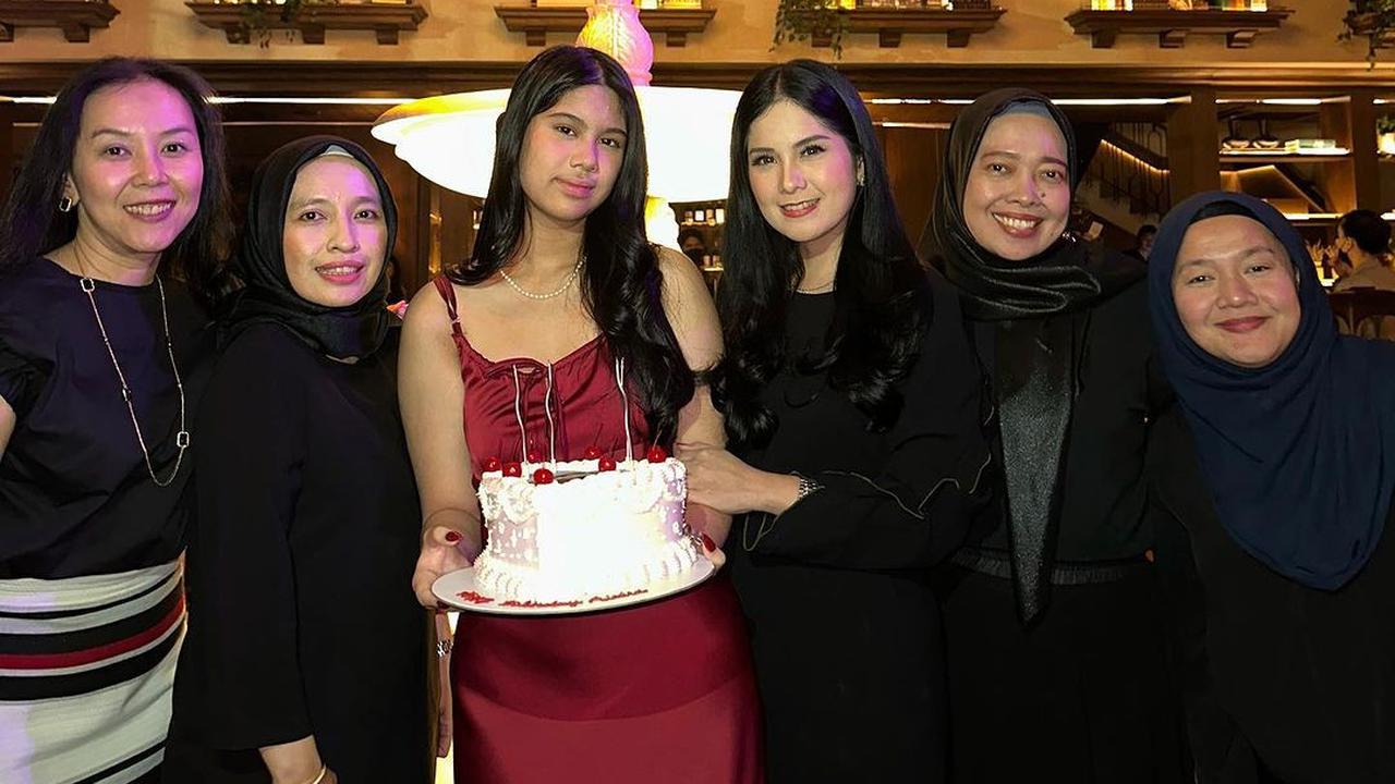 Kenakan Long Dress Merah, Tinggi Almira jadi Sorotan