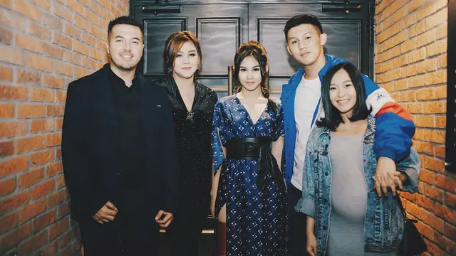6 Potret Rinni Wulandari Bareng Sissy dan Vanesha Prescilla, Saudara Ipar Kompak