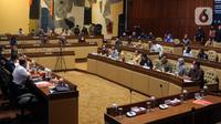Menteri Dalam Negeri Tito Karnavian, Ketua KPU Hasyim Asy’ari, Ketua DKPP Muhammad, Ketua Bawaslu Rahmat Bagja, dan Sekjen Kementerian Dalam Negeri Suhajar Diantoro saat rapat kerja dengan Komisi II DPR RI di Kompleks Parlemen, Senayan, Jakarta, Selasa (7/6/2022). (Liputa6.com/Angga Yuniar)