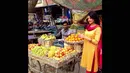 Farah Quinn juga mengunggah foto saat dirinya berkunjung ke salah satu pasar lokal di India. (instagram.com/farahquinnofficial)