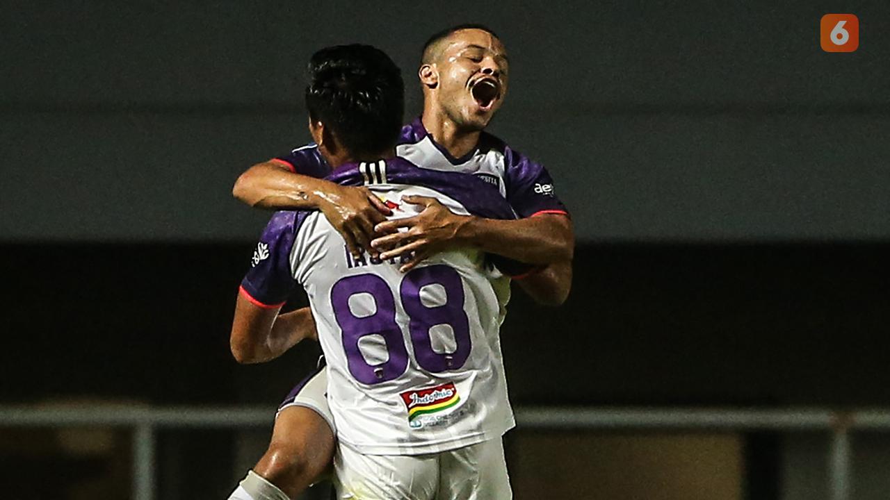 Foto: Tiga Gol Tercipta, Persita Memimpin 2-1 atas Persipura hingga Turun Minum dalam Pekan Pertama BRI Liga 1 2021 / 2022