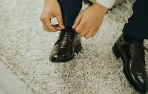 7 Cara Mudah Mengatasi Sepatu Pantofel yang Kebesaran, Praktis dan Bisa Dicoba
