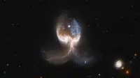 Dijuluki Sayap Malaikat, sistem VV-689 menampilkan galaksi-galaksi yang bergabung yang dipotret oleh Teleskop Hubble di saat tabrakan. (NASA)