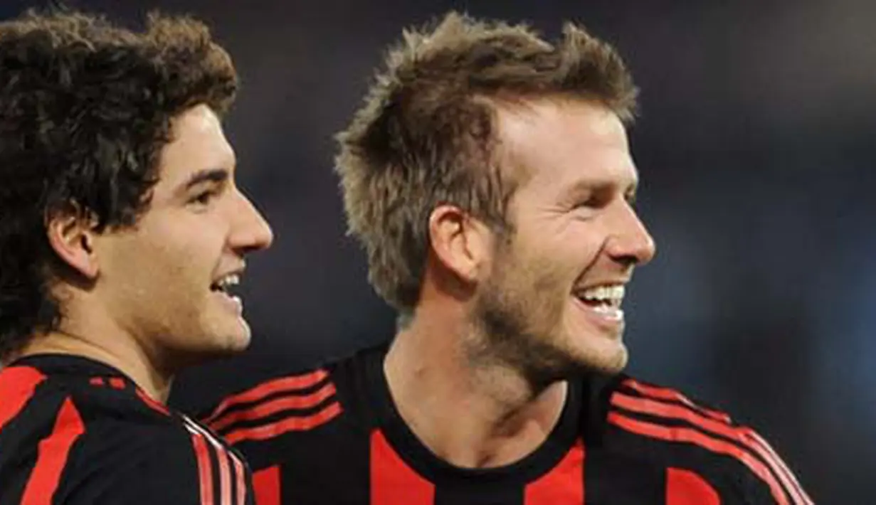 AC Milan's English midfielder David Beckham (R) and teammate Brazilian forward Pato celebrate the goal by midfielder Massimo Ambrosini against Lazio / ALBERTO PIZZOLI