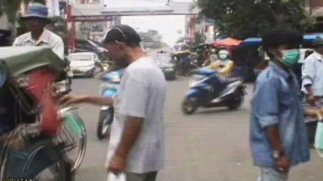 [VIDEO] Hujan Abu Gunung Kelud Membawa Berkah Penjual Masker