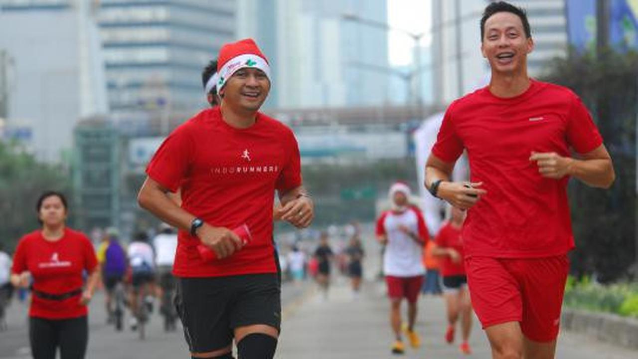 Sambut damai Natal dengan lari pagi bertopi 'Santa Claus'