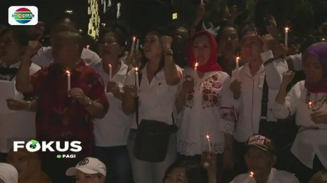 Ratusan orang yang tergabung dalam Forum Indonesia Guyub, menggelar aksi solidaritas dan doa bersama di kawasan patung kuda, Monas.