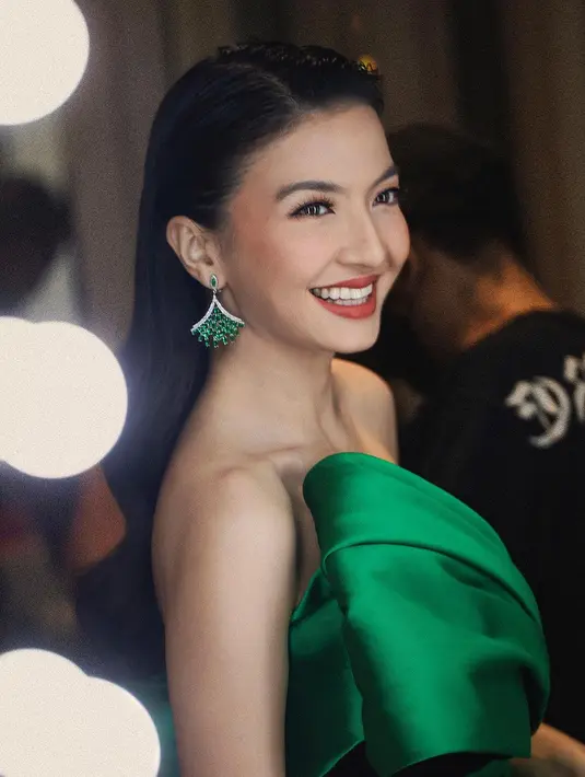 Dengan pesona mahalnya, Raline Shah sukses tuai banyak pujian dari warganet [@ralineshah]