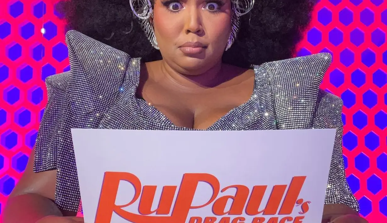 "Lizzo punya style yang unik. Jadinya keren karna style dan look-nya pas banget degan Lizzo," ujar Rinaldy Yunardi pada Fimela. (Foto: Instagram @lizzobeeating)