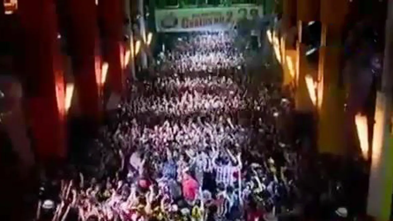  Keseruan Ratusan Pendukung Ahok-Djarot Flashmob di Mal