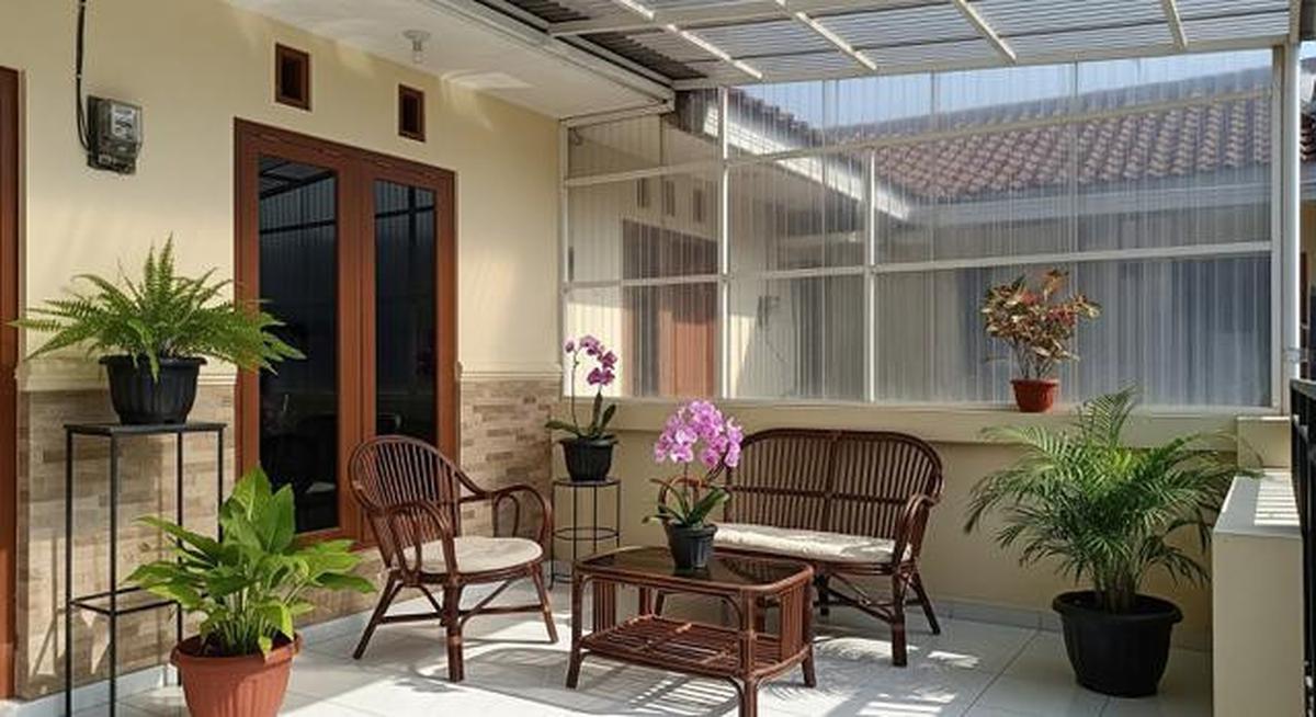 8 Desain Teras Sederhana Tanpa Terlihat Sempit, Cocok untuk Santai Sambil Ngeteh di Rumah