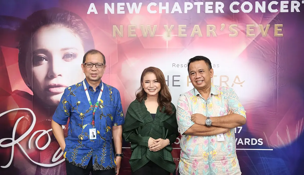 "Yang ini sedikit harganya lebih tinggi, yang satu menawarkan suatu konsep yang lebih menarik gitu mungkin saya akan pilih yang konsepnya lebih menarik jadi engga cuma sekedar saya nyanyi dibayar," jelas Rossa. (Bambang E Ros/Bintang.com)