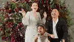 Jalani pemotretan bertema Natal, kebahagiaan terpancar jelas di wajah Rianti Cartwright, Cassanova Alfonso dan si kecil Cara Rose ketika confetti dilemparkan. di tengah hujan confetti. Dekorasi ruang pemotretan ini sangat simpel dengan Pohon Natal. Meski dekorasinya sangat simpel, namun kehangatan keluarga pasangan artis yang menikah pada tahun 2010 ini penuh kehangatan. (Liputan6.com/IG/@riantic)