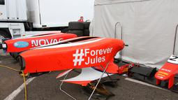 Body part mobil rekan satu tim Rio Haryanto, Arthur Pic, dengan tagar #Ciao Jules. (Bola.com/Reza Khomaini)