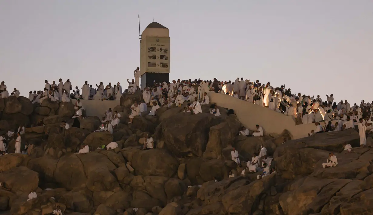 Wukuf di Padang Arafah sebagai puncak dari seluruh rangkaian haji. (HAZEM BADER/AFP)