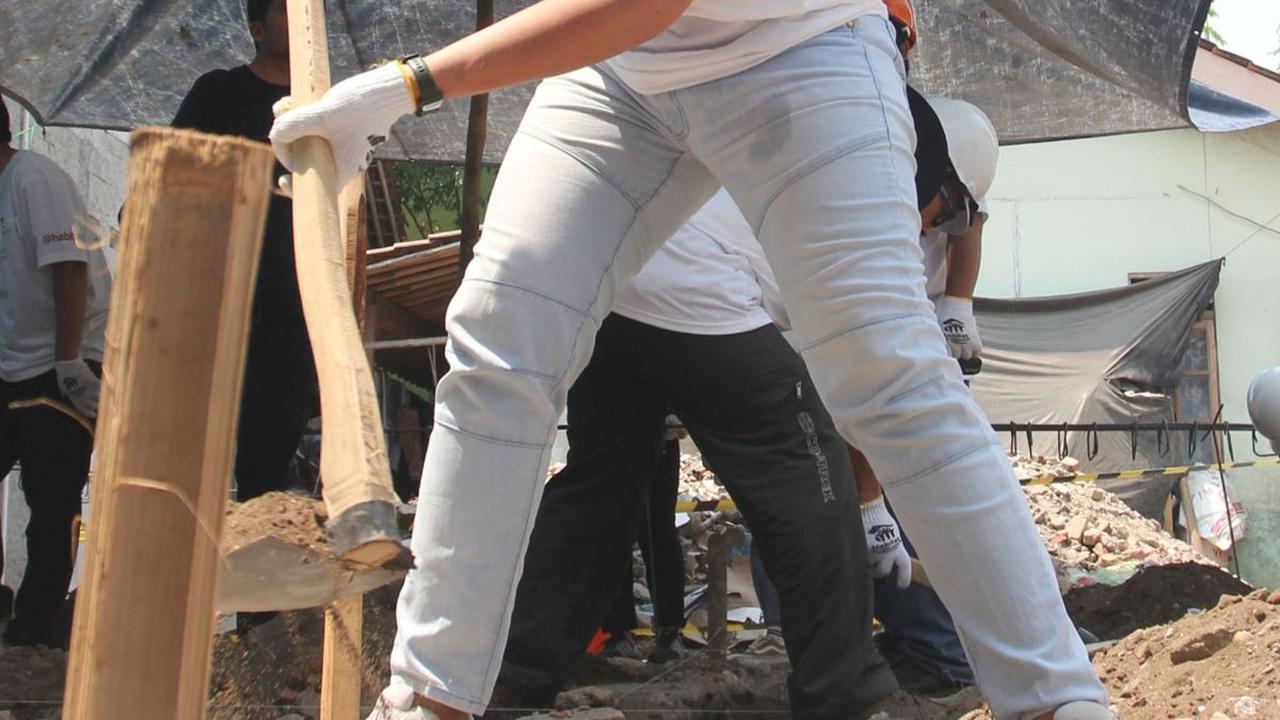 FOTO: Merayakan Hari Sumpah Pemuda dengan Membangun Rumah Layak Huni untuk Warga Berpenghasilan Rendah
