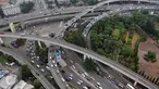 Sejumlah kendaraan melintas di Jalan layang Tomang, Jakarta, Kamis (4/2/2016). Gubernur DKI Jakarta Basuki Tjahaya Purnama (Ahok) mengaku mempunyai jurus-jurus tertentu mengurai kemacetan di Jakarta. (Liputan6.com/Helmi Afandi)