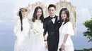 Aktris Fan Bingbing dan Vicky Zhao hadir sebagai tamu penting  di pesta pernikahan. (Facebook/Ruby Lin Fans Page)