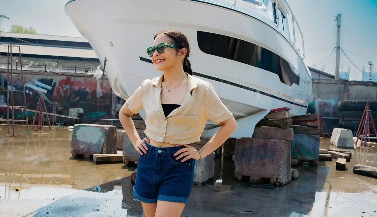 <p>Membeli yacht ini menjadi keputusan besar Prilly, yang memang dikenal hobi menikmati laut, baik untuk memancing maupun menyelam. Baginya, memiliki yacht sendiri adalah cara untuk mewujudkan mimpi dan menikmati waktu luangnya dengan lebih leluasa. "Kapanpun mau mancing dan freediving tinggal gaaass!" tulis Prilly. (Liputan6.com/IG/@prillylatuconsina96)</p>