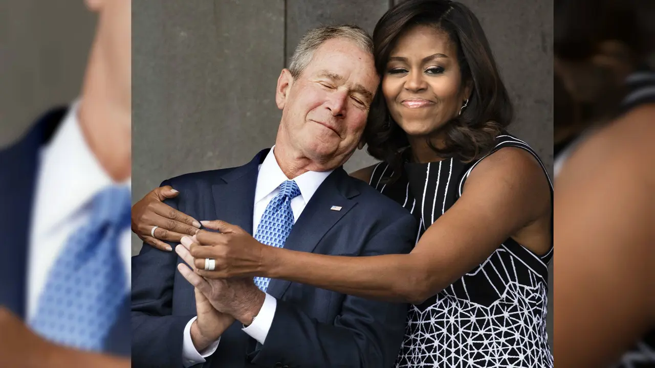 Michelle Obama Berbagi Pelukan dengan George W Bush, Ada Apa?