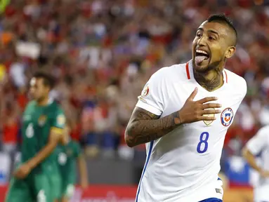 Pemain Chile, Arturo Vidal merayakan golnya ke gawang Bolivia pada babak penyisihan grup Copa America Centenario 2016 di Stadion Gillette, Foxborough, AS, Sabtu (11/6/2016) WIB. (Mandatory Credit: Winslow Townson-USA TODAY Sports)