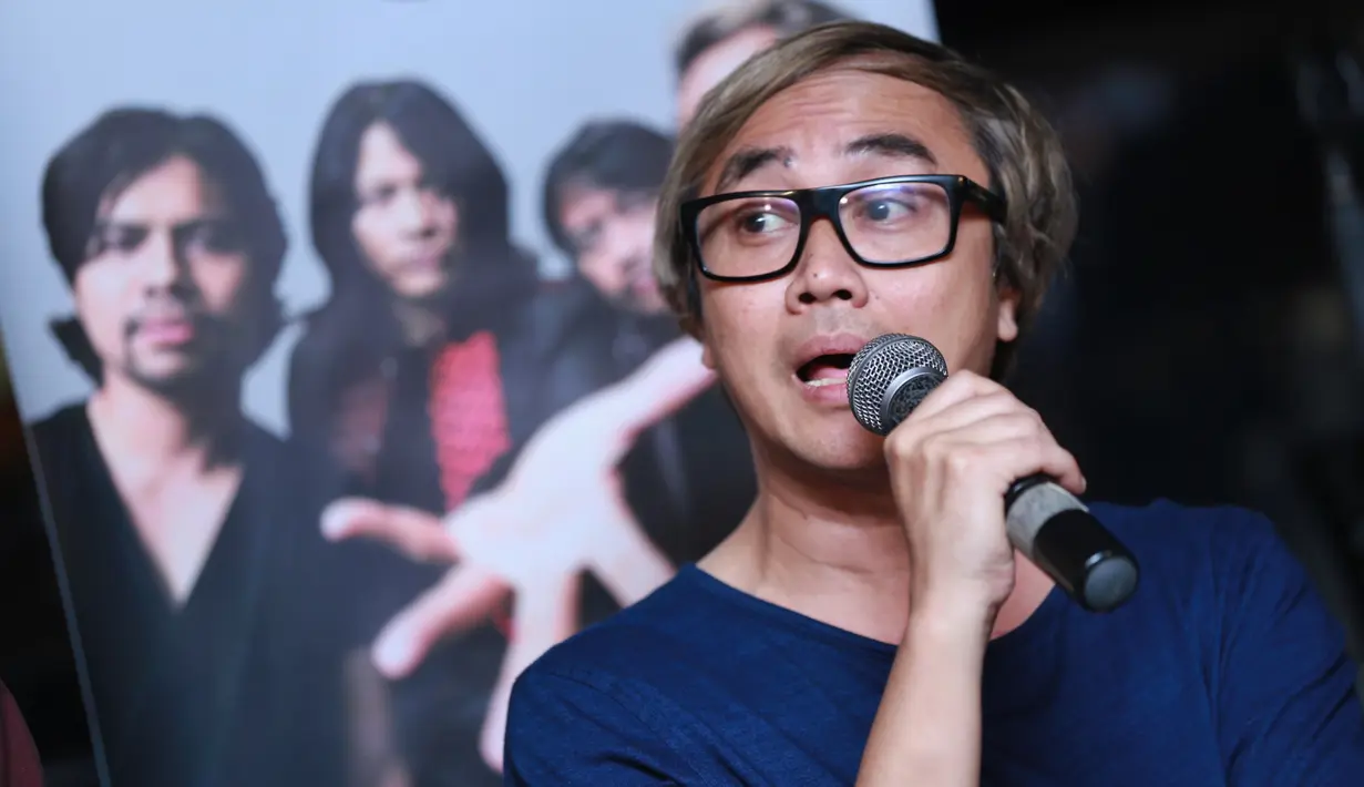 Pembetot bass Thomas, saat jumpa pers di kawasan Menteng, Jakarta Selatan, Selasa (15/3/2016) mengatakan semakin semangat setelah ketemu Baron. (Adrian Putra/Bintang.com)