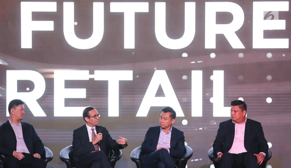 Sejumlah panelis saat diskusi yang mengusung The Future of Retail pada acara national tenant gathering di Senayan, Jakarta, Kamis (28/2). Kegiatan tersebut dalam rangka ulang tahun ke-30, Lippo Malls. (Liputan6.com/Fery Pradolo)
