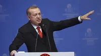 Presiden Turki Recep Tayyip Erdogan dalam forum pertemuan darurat OKI di Istanbul (Emrah Yorulmaz/Pool Photo via AP)