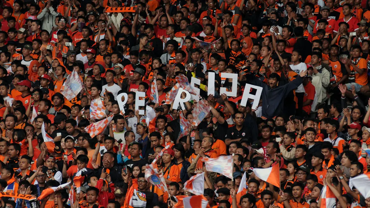 Jakmania Padati Gelora Bung Karno