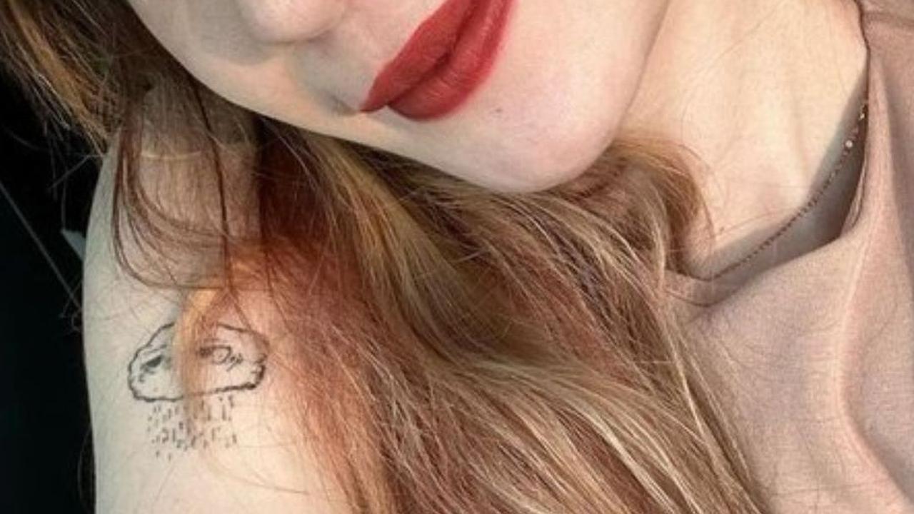 Putri punya tato baru di lengan