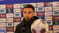 Pemain Timnas Indonesia Calvin Verdonk menceritakan strateginya merayu Mees Hilgers agar bergabung dengan skuad Garuda dalam konferensi pers jelang laga melawan Bahrain pada Rabu (9/10/2024) malam WIB. (Dok. PSSI)