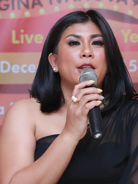 Berdoa bersama dan intropeksi diri mengenai apa yang telah dilakukan sebelumnya setelah acara suka cita. Lantas siang harinya makan bareng sekeluarga besar. (Galih W Satria/Bintang.com)