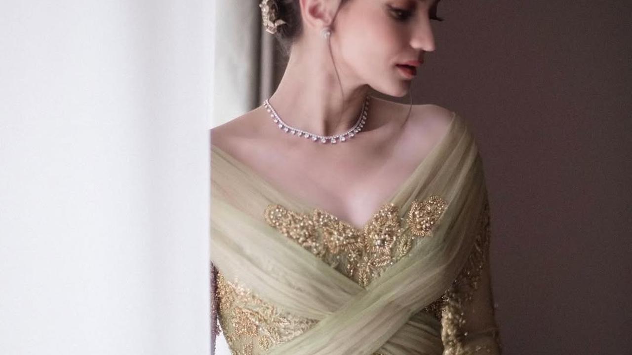 Model Kebaya Modern ala Enzy Storia, Potret Cantiknya Makin Terpancar