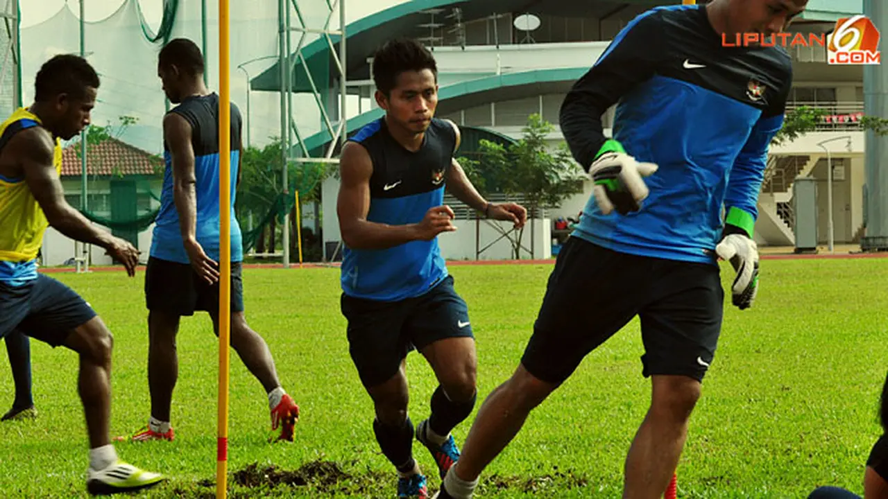 latihan-timnas-indonesia-121127-logo.jpg