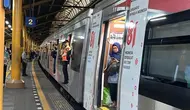 Tawuran Warga Ganggu Perjalanan KRL Bogor-Jakarta