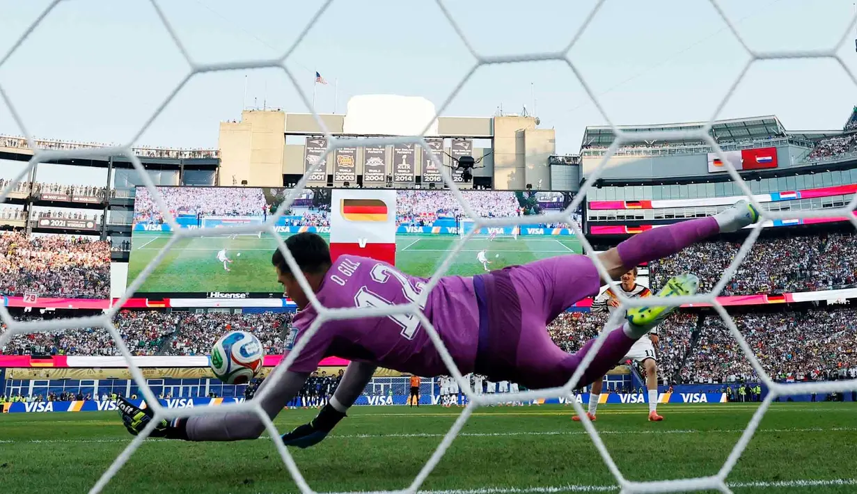 Kiper Paraguay Orlando Gill Paraguay menyelamatkan penalti keempat dari pemain Jerman Nick Woltemade dalam adu penalti selama pertandingan Babak 32 Besar Piala Dunia FIFA 2026 antara Jerman dan Paraguay di Stadion Boston pada 29 Juni 2026 di Foxborough, Massachusetts, AS, Senin (29/06/2026). AFP/ Getty Images/ Michael Reaves