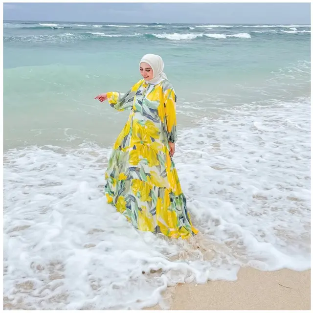 6 Gamis ala Dinan Fajrina Istri Doni Salmanan, Sederhana tapi Tetap Kekinian