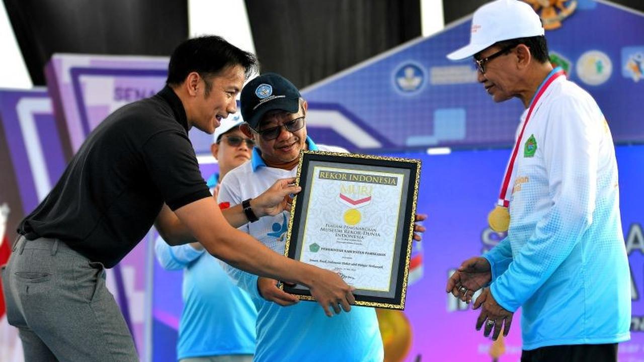 Puncak Hardiknas di Pamekasan: Kemendikdasmen Apresiasi Rekor MURI Senam Anak Indonesia Hebat